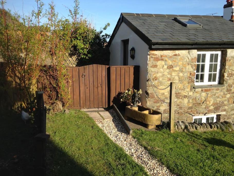 Coastal Cottage 'The Garden Cottage ' Hartland Exteriér fotografie