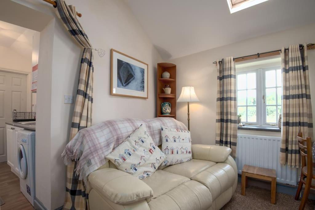 Coastal Cottage 'The Garden Cottage ' Hartland Exteriér fotografie